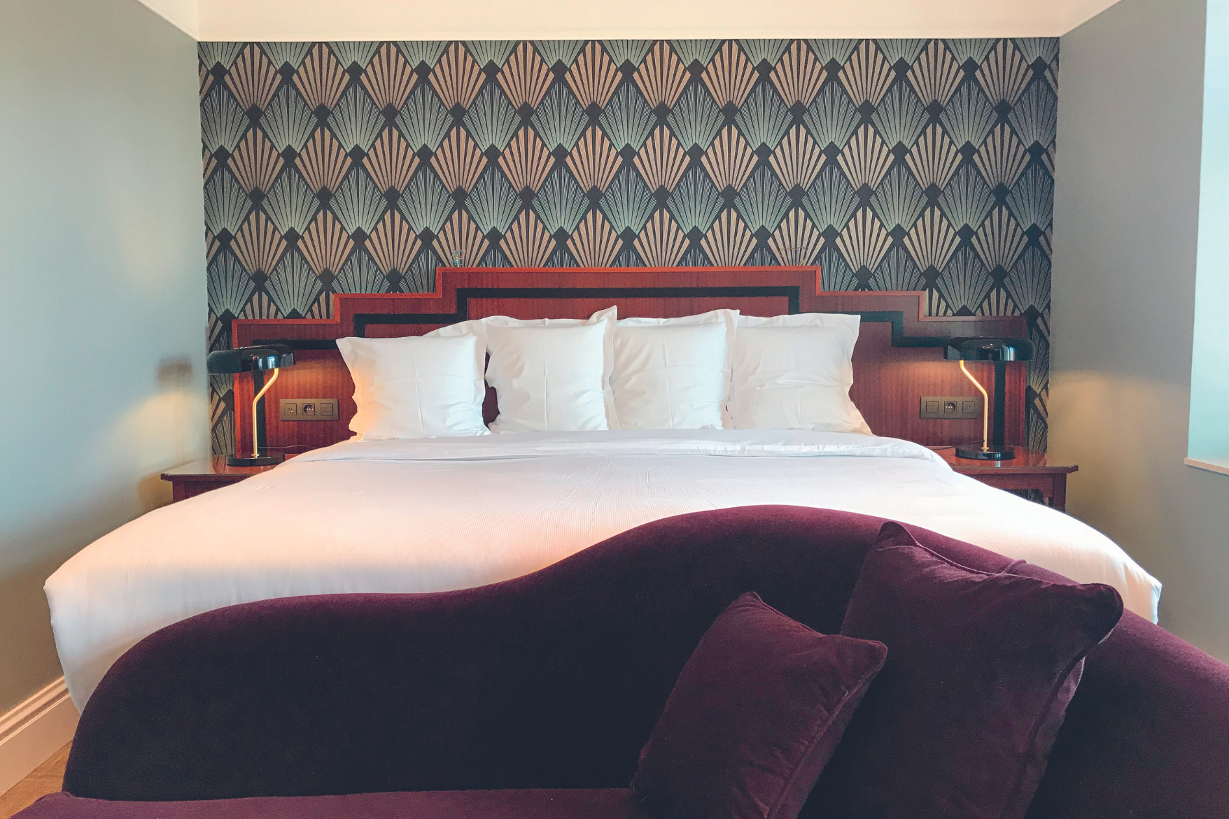 bed in hotelkamer