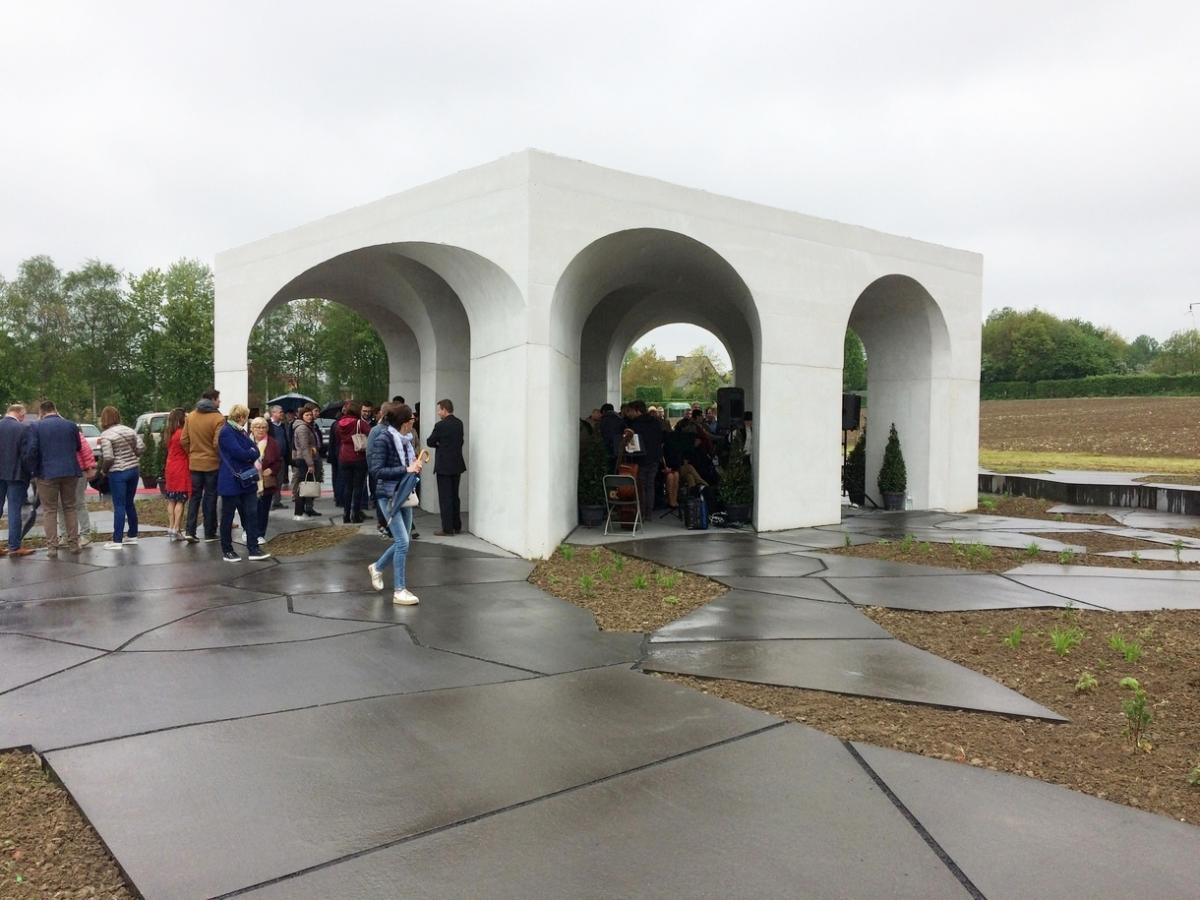 Opening bezoekerspaviljoen Duitse militaire begraafplaats Hooglede